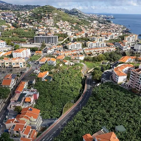 Autonomia House I アパート