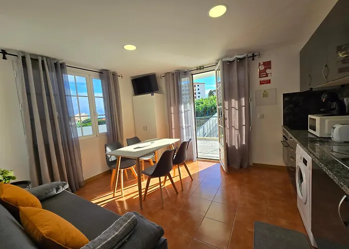 Autonomia House I * Câmara de Lobos